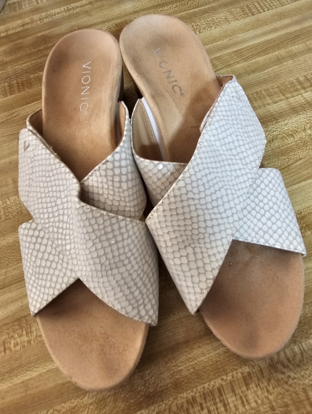 Vionic Leticia White Lizard Print Cross Strap Wedge Sandals Women’s Size 8.5 Euc